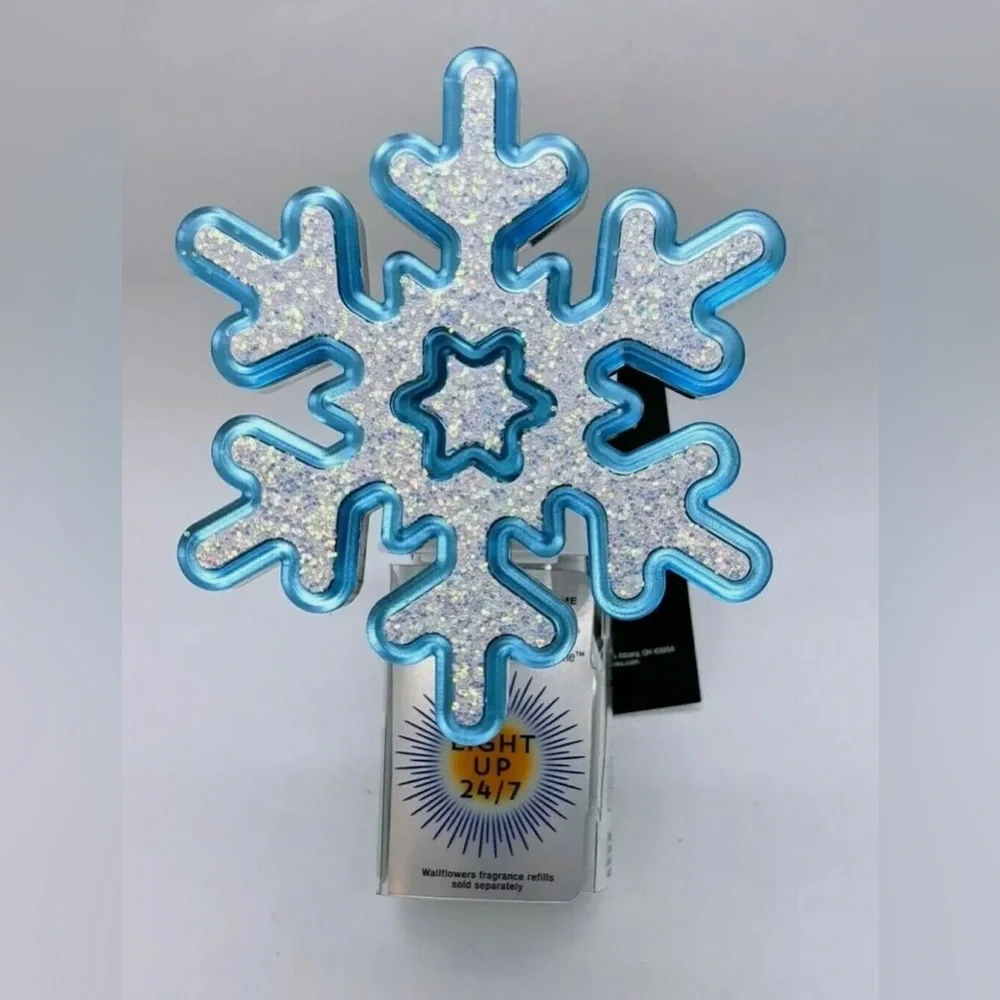 Glow Snowflake Wallflower Plug: Bath & Body Works